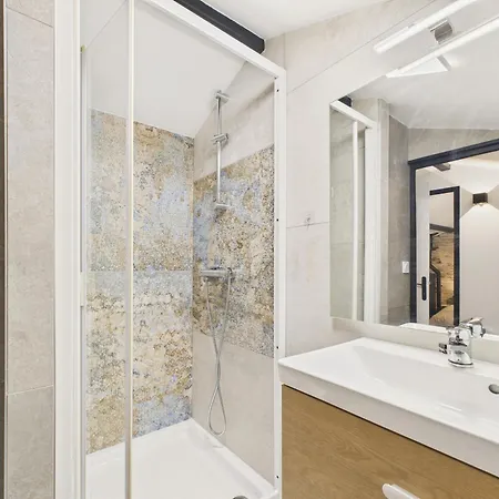 Maison Moderne - Jardin - Pour 8 Adultes 1 Enfant