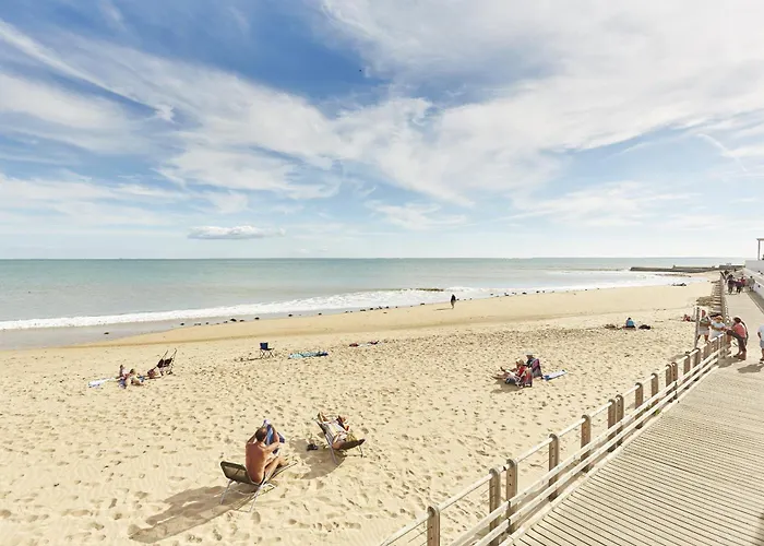 Maison Moderne - Jardin - Pour 8 Adultes 1 Enfant *